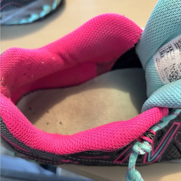 New Balance trail sneakers 9.5 very good condition - Picture 8 of 13